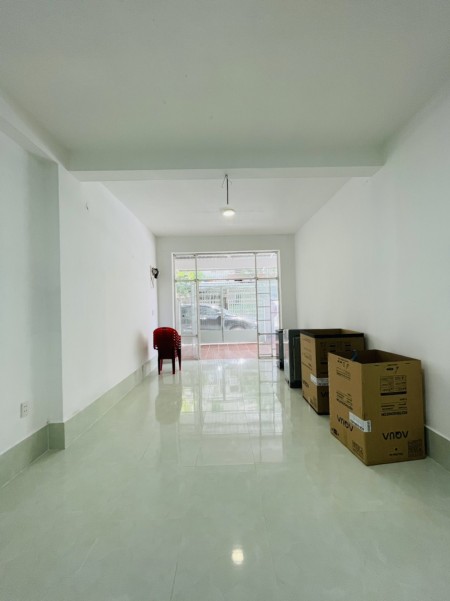 Cho Thuê tâng trệt Chung cư Bộ Công An Q2 dt 130m2 giá 7tr/ tháng ngay trung tâm