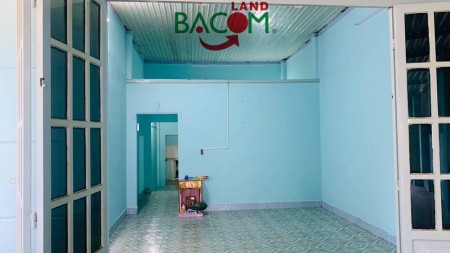 Nhà mặt đường kinh doanh Tân Phong, cách chợ Bà thức 100m, 140m2, SHR, thổ cư, giá 2ty770
