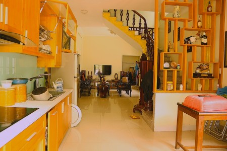 Cho thuê nhà nguyên căn, để lại nội thất (ngõ 50 Nguyễn Hữu Thọ cách đường Giải Phóng 100m)