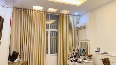 Chính chủ cần ván nhà phố Khâm Thiên, chủ cầy tâm huyết, thiết kế 3 tầng, vài bước ra trung tâm Đống Đa