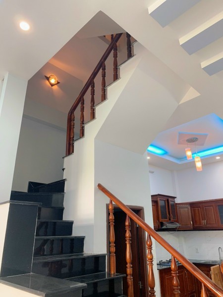 Nhà mới diện tích 60m2, 2 nhà vê sinh, khu vực Vip tại Quận 12