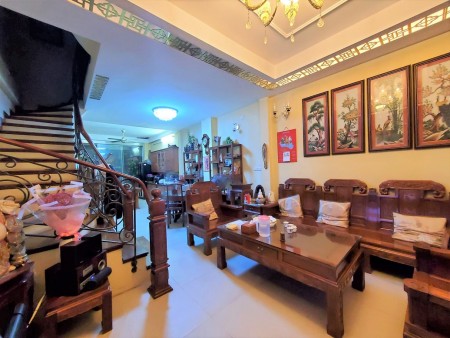 Bán nhà phố Cầu Giấy, Lô góc, ô tô, kinh doanh. 130m2 4T MT7.5m 16 tỷ
