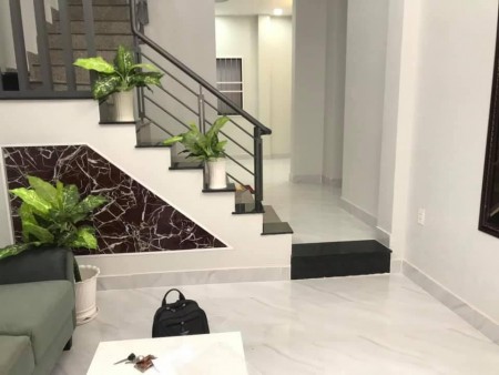 Cách Mạng Tháng 8 Ngay Sát Công Viên Lê Thị Riêng, giá thoả thuận