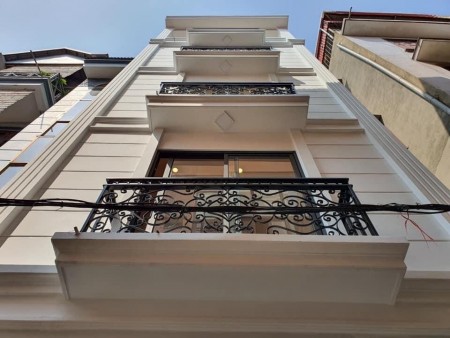 Ô Tô đỗ cách 1 nhà ra phố Dương quảng Hàm- Cầu Giay, bán 3.65 tỷ, dt 36m2, 5 tầng