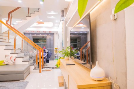 Bán nhà Minh Khai diện tích sử dụng 55m2 mặt tiền rộng, trung tâm gần phố