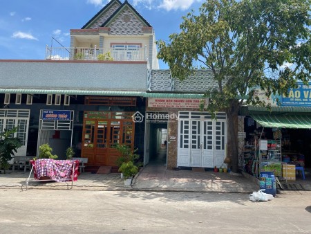 Tôi chính chủ cần bán gồm căn nhà phía trước và 4 phòng trọ kinh doanh tại Mỹ Phước 3. ngay cạnh nhà máy kẹo orion và Kum Ho