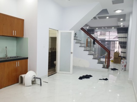 Bán gấp nhà hẻm Lê Quang Định cách mặt tiền đường lớn đúng 1 căn nhà