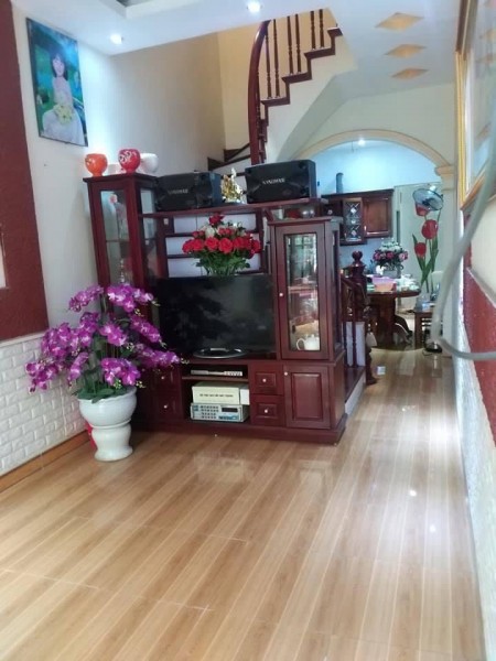 Lạc Long Quân, nhà đẹp ở luôn, ô tô ngõ thông, dt 44m2, 4 tầng giá 4.5 tỷ