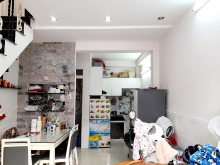 Bán nhà Nguyễn Trọng Tuyển, Nhà Mới, Nội Thất Cơ Bản, 2 tầng, giá 2.65 tỷ