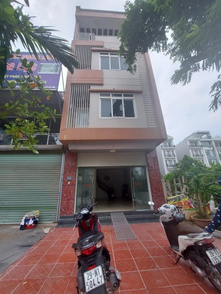 Bán nhà mặt phố xe ben tránh nhà mới, vỉa hè rất rộng 5 tầng đúc