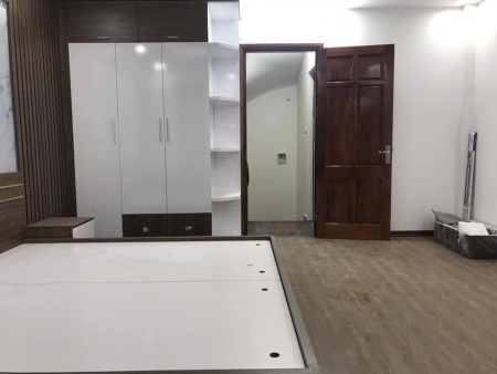 Bán nhà nguyên căn 5 tầng đúc, dt 35m2, ngõ thông Phạm Văn Đồng, nhỉnh 3 tỷ, lh 0983753389