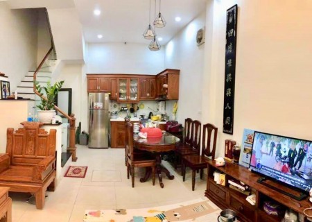 LH: 0949859898 Bán nhà Nguyễn Trãi Quận Thanh Xuân dt 47m2, 5 tầng, ô tô giá nhỉnh 4 tỷ