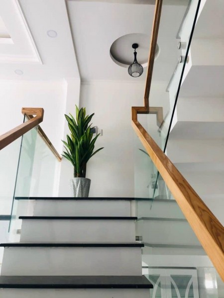 Nhà đẹp 5 tầng gần sông có thang máy, DT 5x16m, đường xe hơi, SHR, 5,2 tỷ