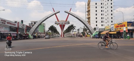 KCN Minh Hưng 3 bán gấp lô gốc 2 mặt tiền giá chỉ 1tỷxx. Sổ sẵn công chứng sang tên ngay.