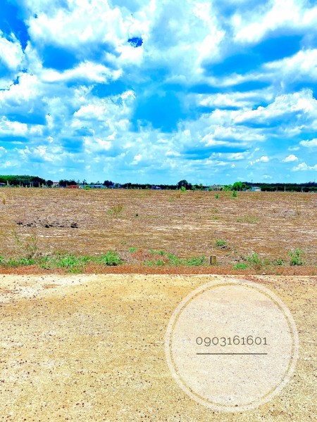 Cần vốn làm ăn bán gấp 1 mẫu đất 10.000m2, dhr, cạnh khu công nghiệp, dân đông, giá 1.68 tỷ