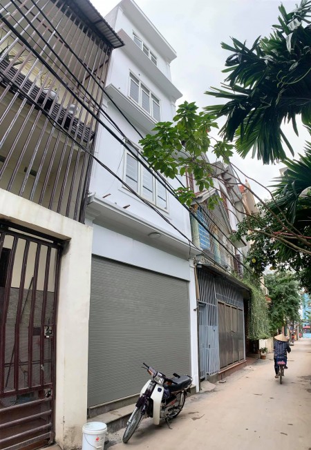 Nhà đẹp An Dương Vương, ô tô đỗ cửa, tặng full nội thất, diện tích 42m2, với giá 4.8 tỷ