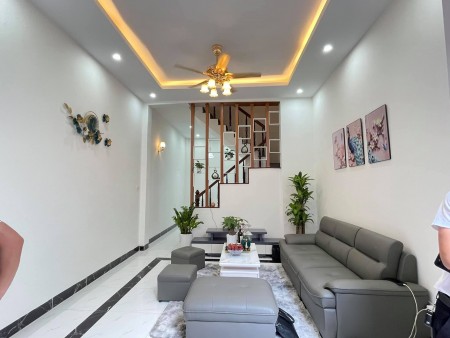 Bán nhà Nguyễn Khánh Toàn Cầu Giấy, 30 ra phố cho thuê tốt, ô tô đỗ cửa, dt 50m2, 5 tầng