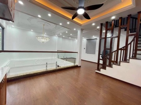 Chỉ 5,9 tỷ có ngay siêu phẩm phố Ái Mộ, Long Biên, Hai Mặt Thoáng 52M2 x 6 T, MT 7M
