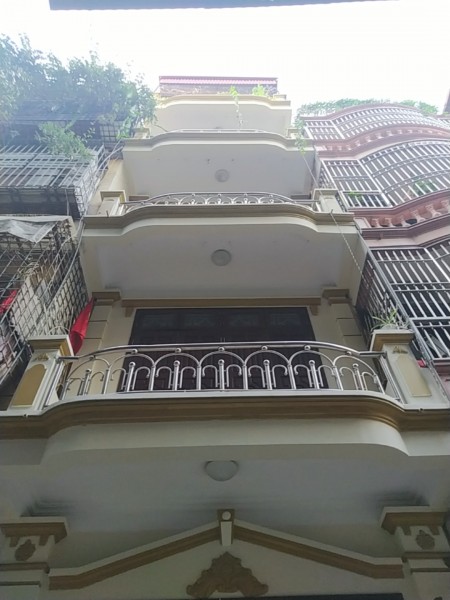 Bán nhà phân lô Trần Quốc Hoàn, ô tô vào tận cửa gần phố 45m, 5 tầng, mt 4m, giá 8.4 tỷ