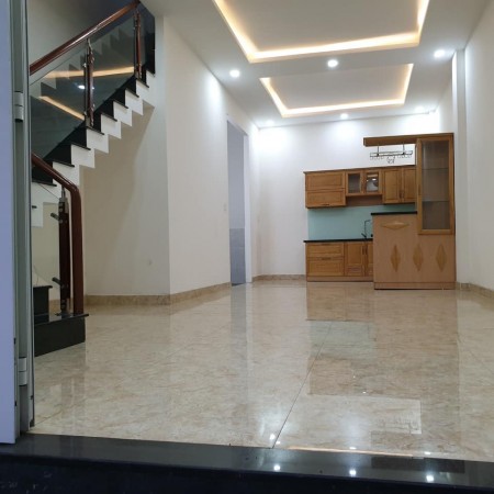 Nhà có chỗ ô tô đậu, vị trí gần ngã tư Âu Cơ - Lạc Long Quân, giá 3,6 tỷ