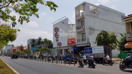 Chủ cần tiền bán căn mặt tiền đường số 3, Q6, DT: 72m2, 17.2 tỷ. Lh: An Tín