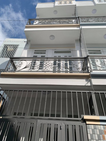 Nhà quận 12 giá rẻ, 2 lầu đúc, hẻm xe hơi giá hơn 2 tỷ, có ban công mỗi lầu