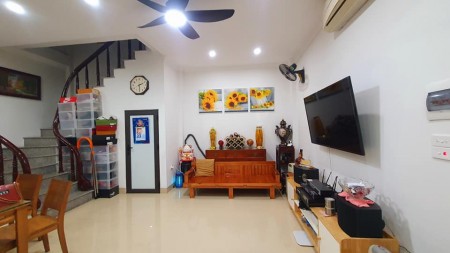 Bán nhà ngõ Hoàng Như Tiếp, Long Biên, ôtô 15m, dt 33m2, 4 Tầng, giá chào 3.2 Tỷ