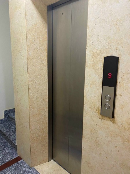 Bán nhà mặt đường đôi Nguyễn Văn Linh, TP HD, 74m2, 5 tầng, mt 5m, thang máy, chỉ 8 tỷ