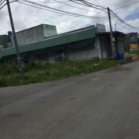 Tôi bán 7 phòng trọ đang cho thuê 9tr/th lô đất bên canh 130m2, ngay KCN, đông dân