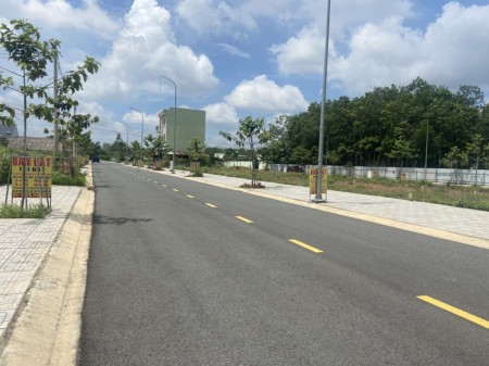 Bán đất mặt tiền DT 741 full thổ cư, giá bán 950 triệu, vị trí đẹp, có sẵn sổ