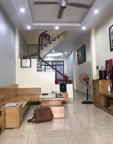 Siêu phẩm nhà Lạc Long Quân, diện tích 40m, 5 tầng, giá bán 3,2 tỷ