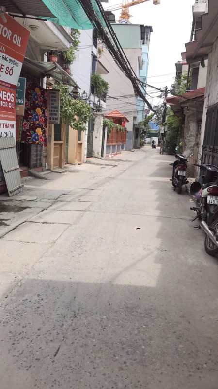 Bán đất tặng nhà ô tô đỗ cửa, diện tích 33m giá 3 tỷ, sổ đỏ chính chủ