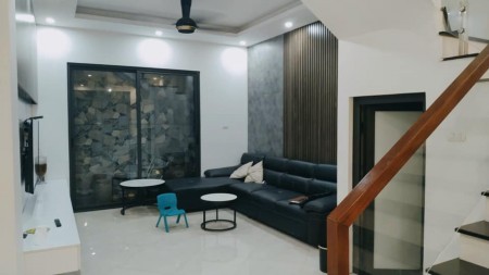 Nhà Mới Ở Ngay Nguyễn Khánh Toàn, Cầu Giấy, 55m2x5T, MT 4.5m, Giá 6.7 Tỷ.