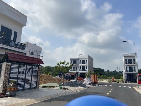 Chủ bán 1 lô thị xã Tân Uyên, mt đường DT747, dt 75m2, giá sốc