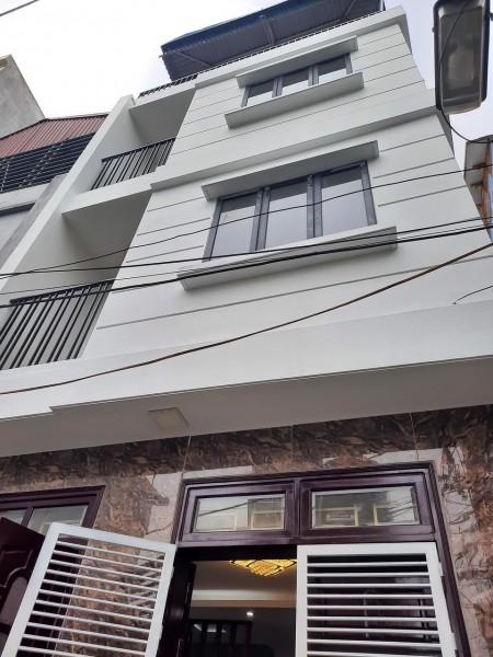 Nhỉnh 3tỷ có ngay nhà Ngọc Hồi Thanh Trì 45 m 5 tầng sổ đỏ vuông đét