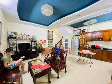 Khâm Thiên, 4.4 tỷ, 42 m2, mặt tiền 6m, nhà thoáng sáng vượng sinh khí, đẹp, ở luôn