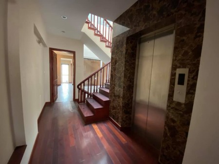 Bán nhà phố Nguyễn Ngọc Nại, gara ô tô thang máy nhập khẩu, dt 70m, 6 tầng, mt 5m, giá 12.8 tỷ
