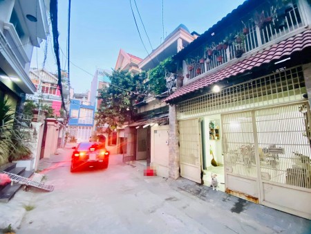 Bán nhà chính chủ hẻm xe hơi Hoàng Sa phường 9 quận 3, 100m2, 2 tầng