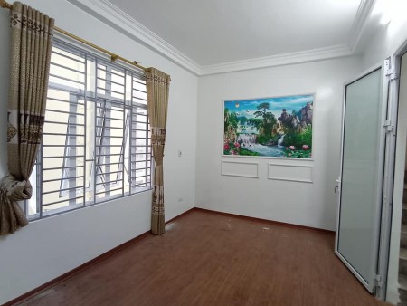 Nhà nguyên căn 255 Lĩnh Nam, Hoàng Mai, sổ riêng, dt 21m2, 4 tầng đúc, giá 1.95 tỷ