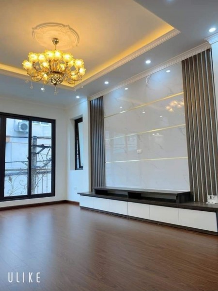 Bán nhà mới Nguyễn Văn Cừ, ô tô vào nhà 50m2, giá bán 5.5 tỷ