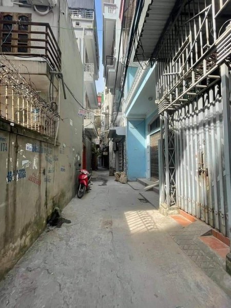 Bán nhà Cầu Giấy dt 54m2, 4 tầng, ô tô cách nhà 100m, phù hợp cho thuê giá chỉ 6 tỷ