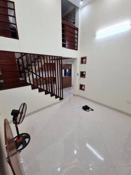 Nhà 2 mặt thoáng, nở hậu, 5 tầng, ngõ 445 Nguyễn Khang, DT 59m2 MT 6.1m giá 6.5 tỷ