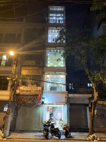 Chính chủ cần bán gấp nhà Hàng Mã 30m, 5 tầng, vỉa hè rộng, kinh doanh sầm uất