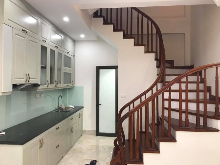 Bán nhà đất đường Kim Quan Long Biên, xây mới 5 tầng đúc kiên cố, lhcc
