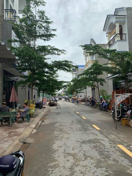 Bán nhà ngay tại Ngã tư Miếu Ông Cù Thuận An tỉnh Bình Dương