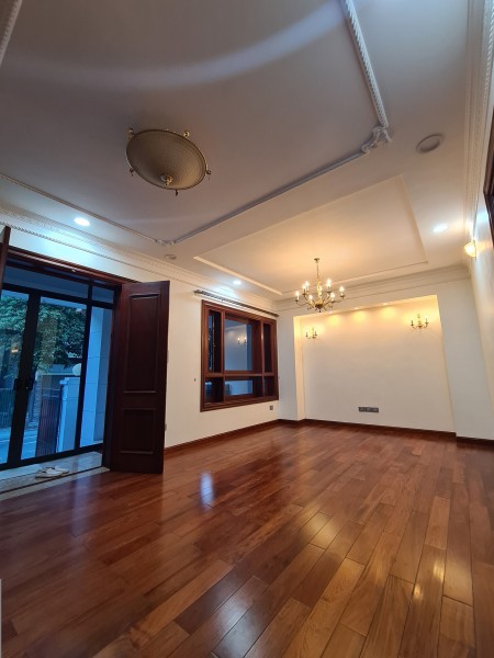 Bán nhà Cù Chính Lan 70m 5 tầng, mt 5,3m hơn 8tỷ ở ngay kinh doanh Ô tô