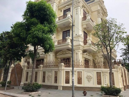 Biệt thự kiếu lâu đài Châu Âu Xuân La Xuân Đĩnh Hà Nội giá 35 tỷ, lh 0945999599