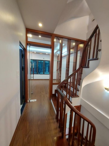 Bán nguyên căn đẹp Phú Diễn ở ngay QUận Bắc Từ Liêm, dt 42m2, giá 2.5 tỷ