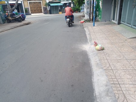 Bán nhà đường Trịnh Đình Trọng,Tân Phú 63m2(8x8) 4 tầng 5 phòng ngủ giá rẻ.