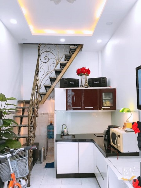 Chỉ 2 tỷ 3! dtsd 30m2, sở hữu nhà đẹp Lạc Long Quân, Tân Bình.